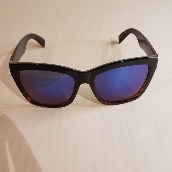 Panama Jack Accessories - I heart PJ sunglasses sg10